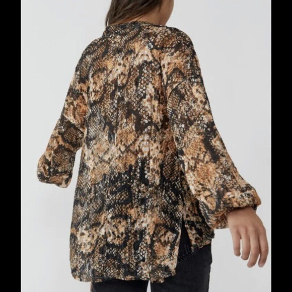 (5 for $75) NWT FREE PEOPLE about for the night oversized top in snake combo - Picture 4 of 13